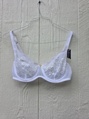Hillard and Hansen 36D Daisy Balconette New With Tags